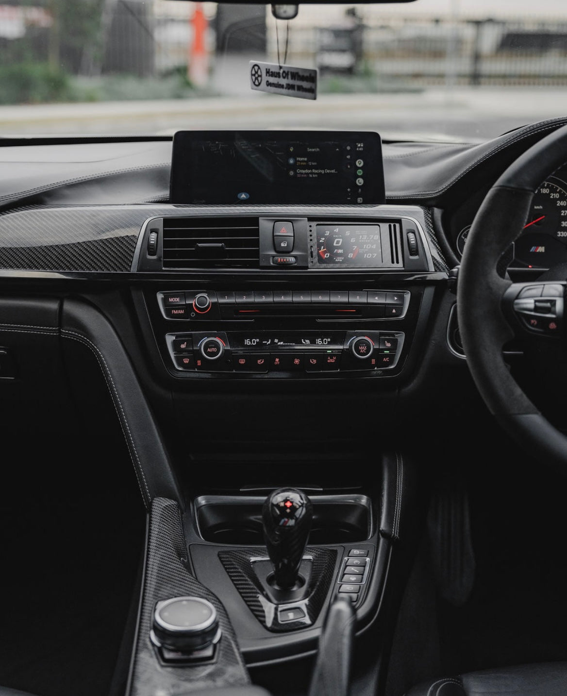 Air Vent Digital Boost Gauge - BMW F-Series